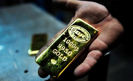 Vàng tiếp tục chịu áp lực từ nhiều phía