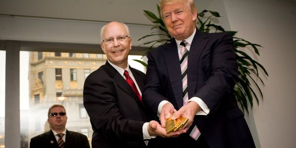 Triển vọng giá vàng năm 2017: Đừng bi quan! Vàng sẽ đi lên vì ông Trump