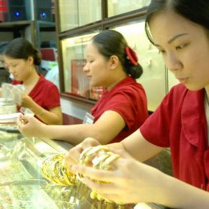 Bảng giá vàng 9h sáng 23/12: Vàng SJC giảm không đáng kể