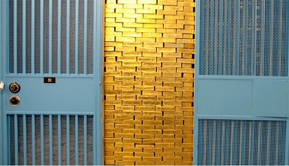 Vàng “chai lì cảm xúc” trước đồng dollar mạnh