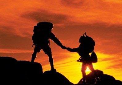 Muốn đi xa, hãy đi cùng nhau, hãy giúp đỡ người khác cùng chiến thắng dù ta có phải chậm một bước