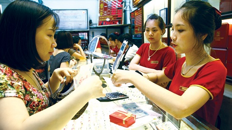 Vàng trong nước chưa đủ hấp dẫn người mua