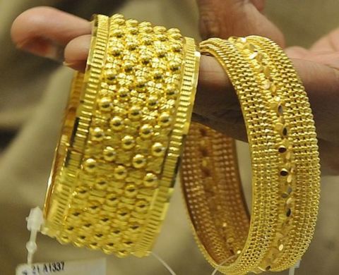 Vàng ổn định nhờ đồng dollar suy yếu, chứng khoán tăng cao khi chính phủ Mỹ không phải đóng cửa