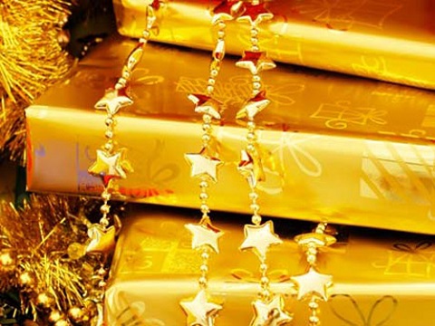Vàng hồi phục trở lại sau khi trượt giảm từ đỉnh hơn 1 năm