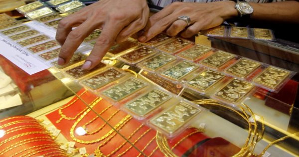 Một vài ý kiến chuyên gia về xu hướng vàng và đồng đô la trước ngày Vía Thần Tài