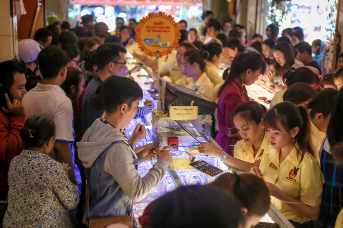 Cập nhật giá vàng đầu giờ chiều ngày Vía Thần Tài: chênh lệch giữa giá mua và giá bán là cao
