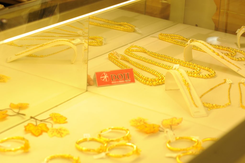 Vàng SJC lình xình chờ tin Fed tối nay
