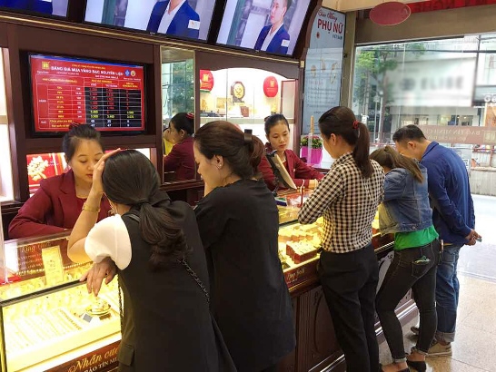 Vàng được coi là một ngoại tệ, nhà đầu tư trong nước hồ hởi tham gia giao dịch