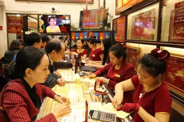 VnIndex tăng mạnh, nhà đầu tư thờ ơ với vàng