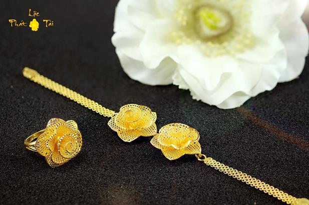 Vàng lùi về 36,9 triệu, cao hơn giá vàng thế giới 200.000 đồng mỗi lượng