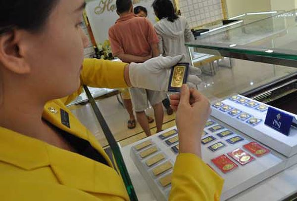 Bảng giá vàng 9h sáng ngày 23/4: Tiếp nối đà giảm, lùi về mức thấp