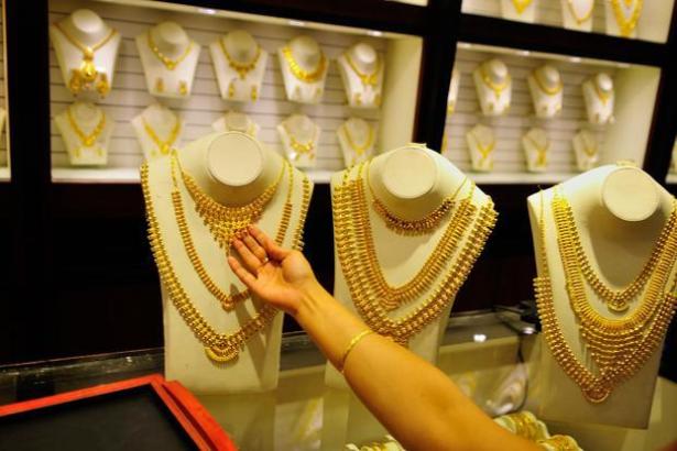 Bảng giá vàng 9h sáng ngày 24/4: Vàng trượt dốc giảm sâu