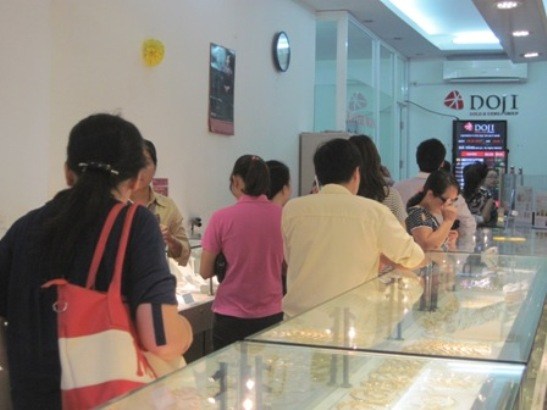 Vàng trong nước giao dịch khá trầm lắng