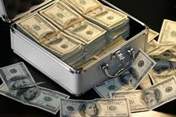 TGTT tiếp tục &#8220;leo thang&#8221;, USD tại các ngân hàng thương mại ổn định