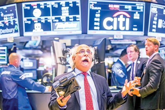 Phiên 9/5: Vàng tiếp tục chịu sức ép từ đà tăng của Chứng khoán, Dầu bất chấp USD đảo chiều