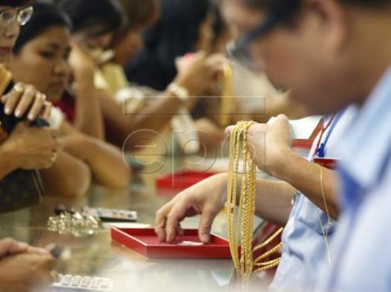 Giá vàng châu Á trượt dần về gần mức thấp nhất trong 5 tháng