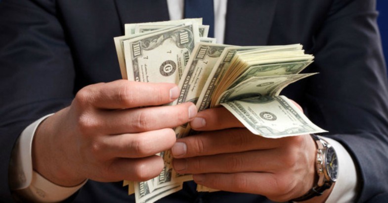 Tỷ giá trung tâm tăng, giá USD tại các ngân hàng thương mại biến động nhẹ