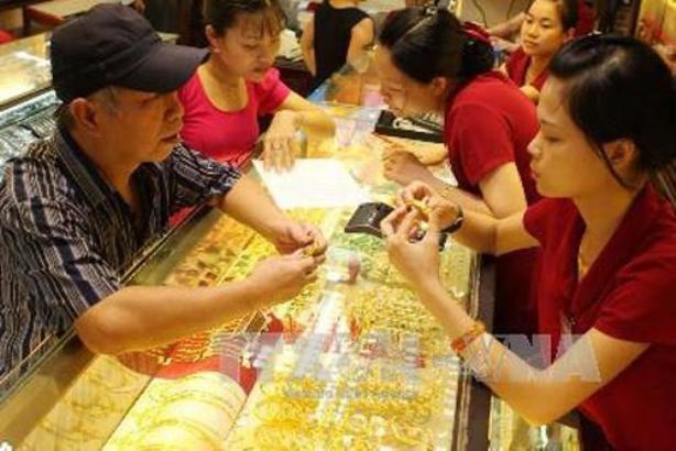 Đô la tăng giá “nhấn chìm” vàng
