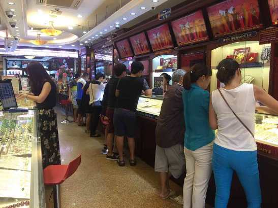 Vàng vững giá nhờ đồng USD đi xuống