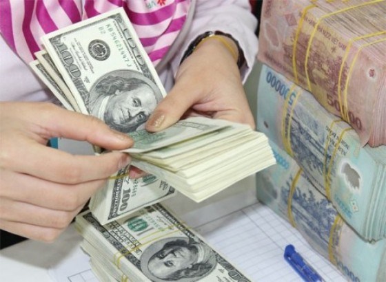 Tỷ giá USD tiếp tục “trượt dốc”