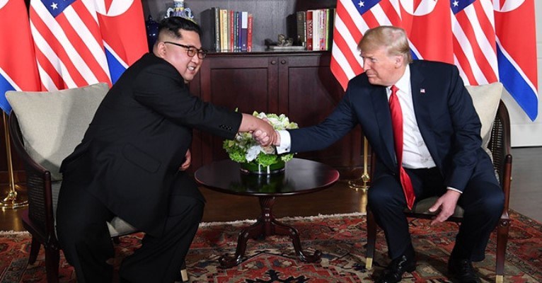 Phiên 12/6: Trump &#8211; Kim gặp mặt thành công, chứng khoán &#8211; USD tăng điểm, vàng rớt $1300 về mức đáy tuần