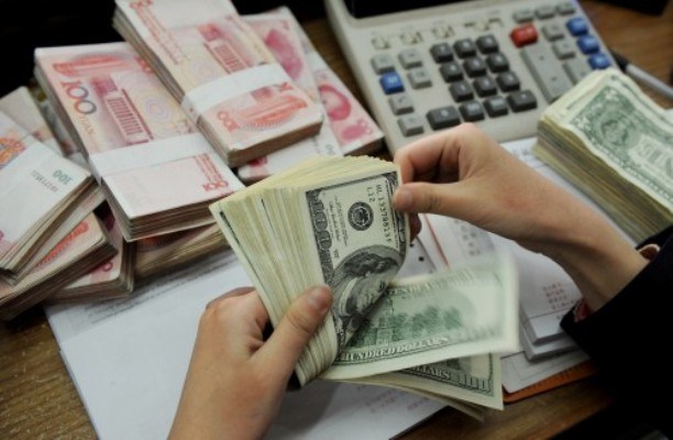 Ngày 8/8: TGTT giảm 5 đồng, giá USD tại ngân hàng giảm theo