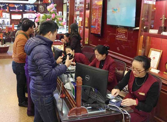 Vàng trong hôm nay nước tiếp đà giảm