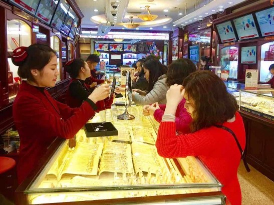 Vàng SJC giảm nhẹ 10.000 đồng/lượng