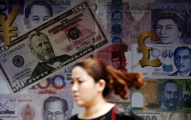 TT tiền tệ 24/10: EUR chạm đáy 2 tháng sau số liệu kinh tế; USD tăng trở lại