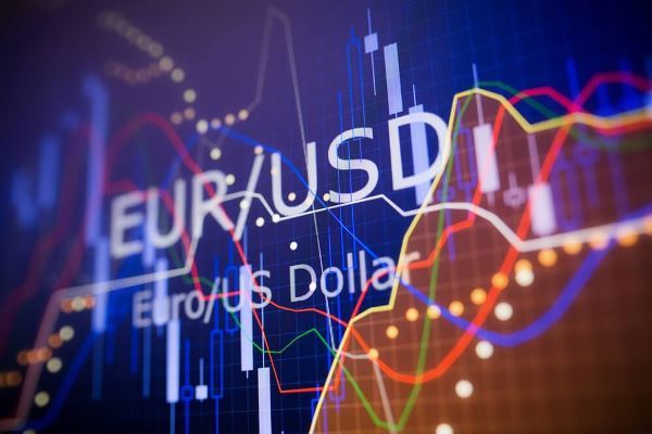 TT tiền tệ 25/10: USD rời đỉnh 9 tuần, EUR hồi phục trở lại