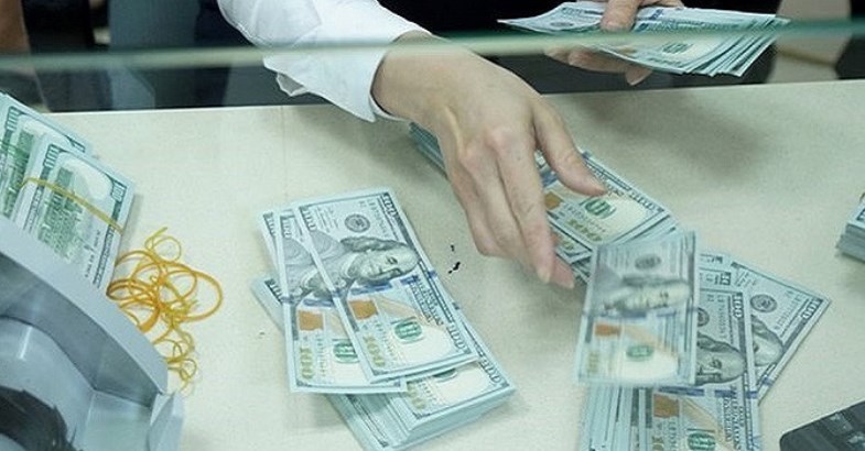 Tỷ giá trung tâm lại leo đỉnh, USD tại các ngân hàng vẫn “bất động”