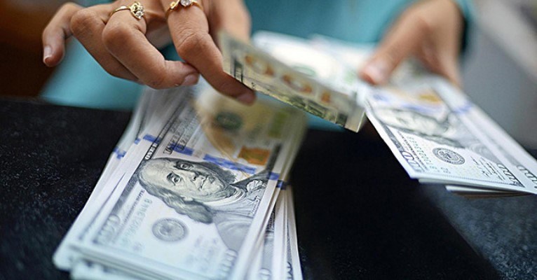 Cuối tuần, các ngân đồng loạt giảm mạnh giá USD