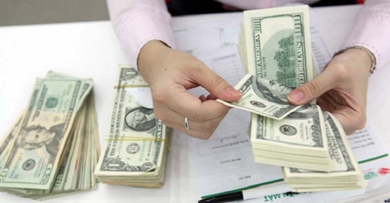 TGTT giảm, USD tại các ngân hàng ít biến động
