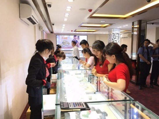 Vàng đi lên, kịch bản tích chờ đón