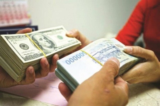 Tỷ giá trung tâm ở mức 22.775 đồng, USD tại các ngân hàng diễn biến trái chiều