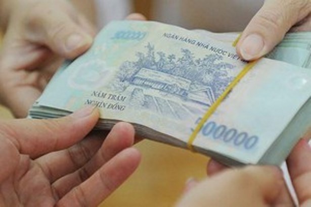 Tỷ giá trung tâm tăng 7 đồng, giá USD tại ngân hàng vẫn “lặng yên”