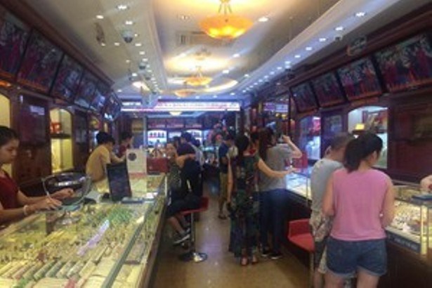Giá vàng thế giới cao hơn vàng trong nước tới gần 500.000 đồng mỗi lượng