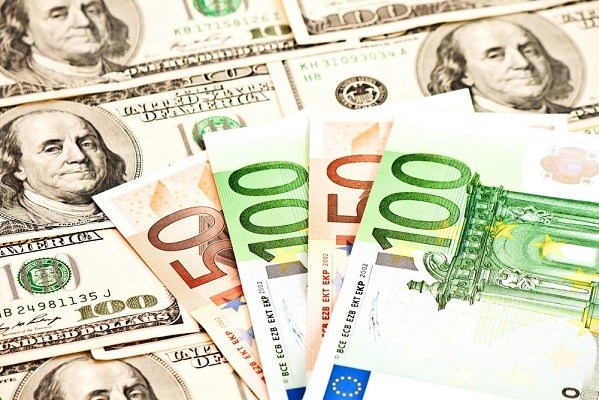 TT tiền tệ 17/6: USD giữ vững mức đỉnh 2 tuần