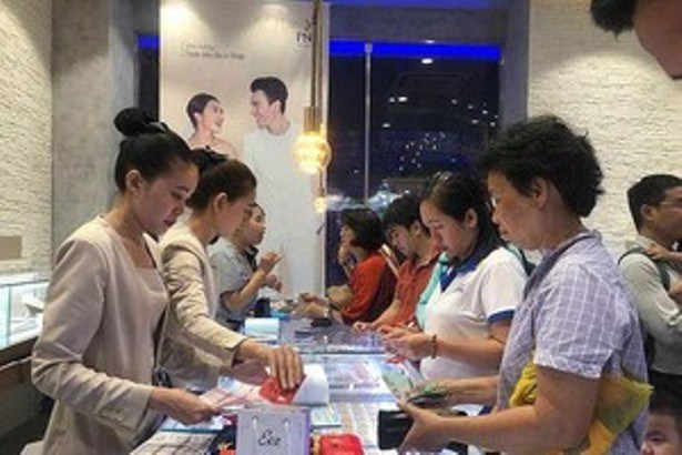 Giá vàng tiếp tục giữ trên đỉnh