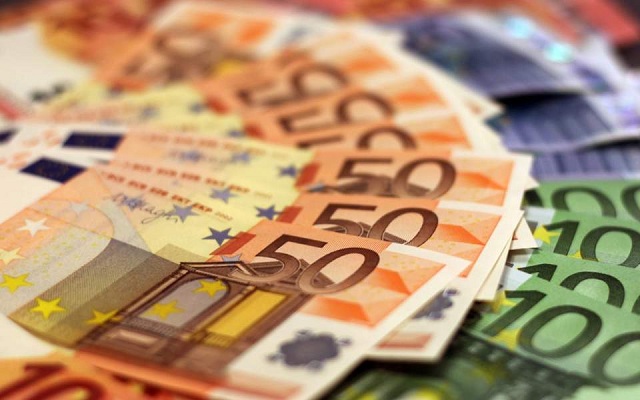 TT ngoại hối 29/6: USD giảm; EUR tăng trước thềm cuộc họp giữa Merkel và Macron