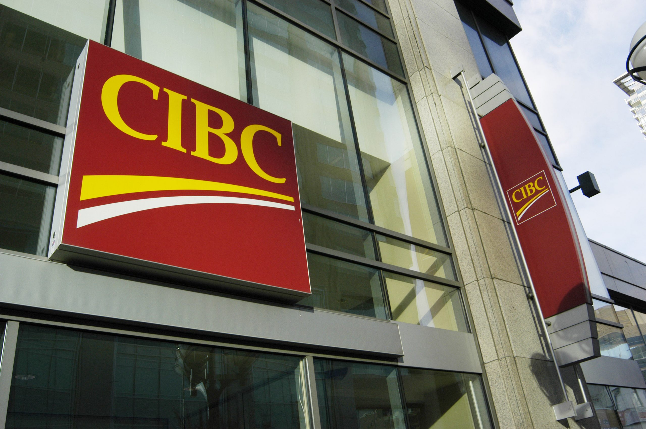 CIBC: Giá vàng trung bình trên $2000, bạc trung bình trên $30 đến năm 2024