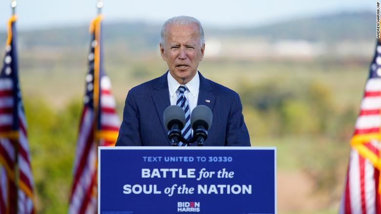 Giá vàng hôm nay 10/10: Tăng mạnh vươn tới 1930$, lần này do Trump hay Biden?