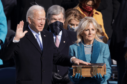 TT Biden chính thức nhậm chức và một loạt sắc lệnh trái ngược thời ông Trump