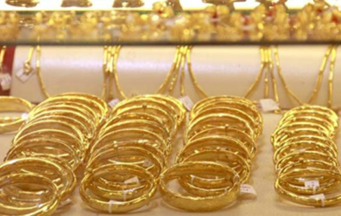 SJC chạm mốc 61,8 triệu đồng/lượng, chênh với vàng thế giới áp sát 12 triệu đồng