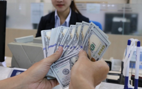 Tỷ giá VND/USD sáng 18/2: NHTM tiếp tục tăng mạnh, giá bán lên gần mốc 23.000 VND/USD