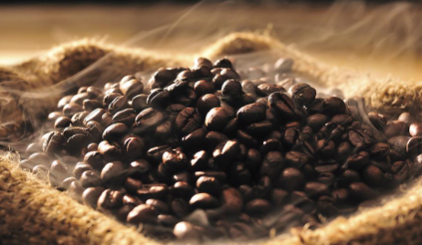 Giá cà phê giảm mạnh trên cả hai sàn thế giới, Robusta xuống thấp nhất 1 tháng qua