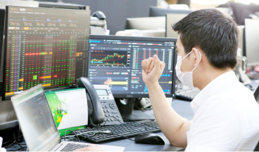 TTCK ngày 4/4: Cổ phiếu chứng khoán bứt phá, nhóm ngân hàng hạ nhiệt, VN-Index tăng hơn 8 điểm