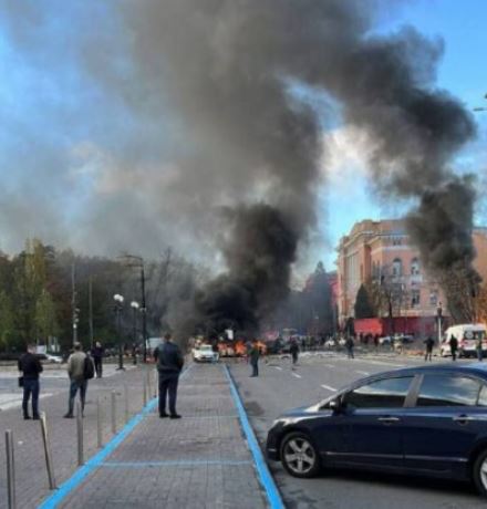Xung đột Nga &#8211; Ukraine: Loạt vụ nổ làm rung chuyển Kiev &#8211; có nhiều thương vong; Nga tố đặc nhiệm Ukraine tấn công cầu Crimea