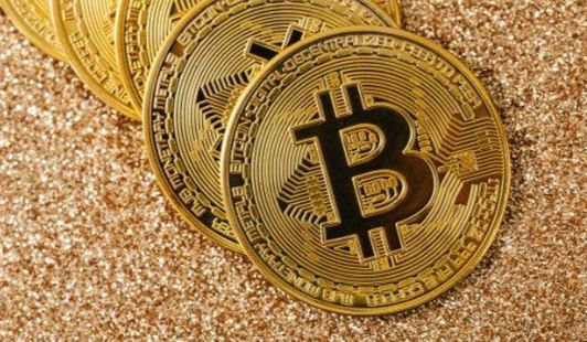 Mối tương quan với vàng ngày càng tăng, Bitcoin đang trở thành tài sản trú ẩn an toàn?