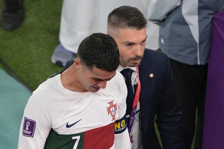 Ronaldo rớt nước mắt khi tuyển Bồ Đào Nha bị loại khỏi World Cup 2022